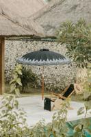 Balinese Parasol houten steel rond 250 cm zilver-zwart