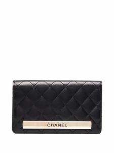 CHANEL Pre-Owned portefeuille matelassé à plaque logo (2017-2018) - Noir