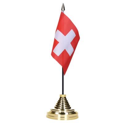Vlag Zwitserland tafelvlaggetje - 10 x 15 cm - met gouden standaard - Hoogte 27 cm