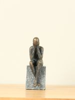 Decoratief beeldje brons look Denkertje benen laag, 16 cm