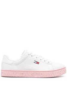 Tommy Jeans baskets à logo embossé - Blanc