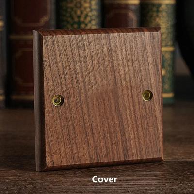 RetroLux Zwart Walnoot 1-4 Gang Wandschakelaar met Messing Toggle