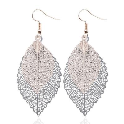 Dubbel gelaagde verlaat Tassel Earrings eenvoudige retro metalen blad-oren ornamenten (goud zwart)