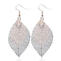 Dubbel gelaagde verlaat Tassel Earrings eenvoudige retro metalen blad-oren ornamenten (goud zwart)