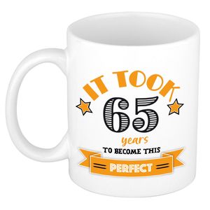 Verjaardag cadeau mok 65 jaar - oranje - grappig - 300 ml - keramiek