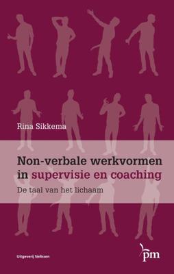 Non-verbale werkvormen in supervisie en coaching (Paperback)