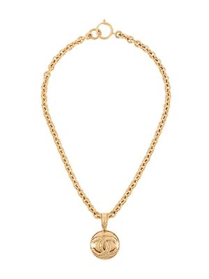 CHANEL Pre-Owned collier à pendentif logo - Or