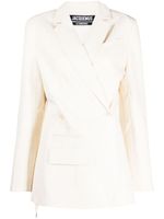 Jacquemus blazer asymétrique à boutonnière croisée - Tons neutres