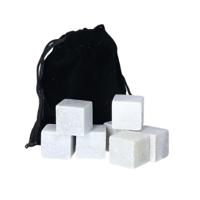 18x stuks klei whisky koelstenen met opbergzakje 2 x 2 x 2 cm.