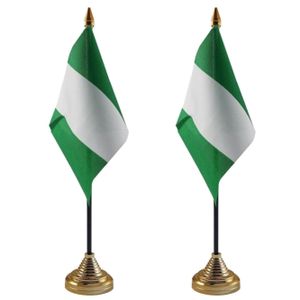 2x stuks Nigeria tafelvlaggetje 10 x 15 cm met standaard