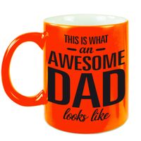 Awesome dad cadeau mok / beker neon oranje voor Vaderdag 330 ml - thumbnail