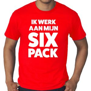 Ik werk aan mijn SIX Pack tekst t-shirt rood heren