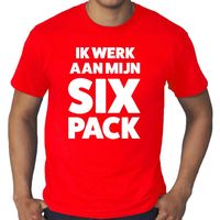 Ik werk aan mijn SIX Pack tekst t-shirt rood heren - thumbnail