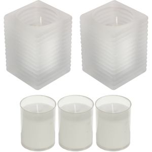 2x Witte woondecoratie kaarsen met houders en 3 navullingen 7 x 10 cm 24 branduren