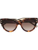 Carolina Herrera lunettes de soleil à monture papillon - Marron