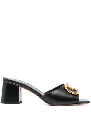 Valentino Garavani sandales en cuir à détail VLogo - Noir