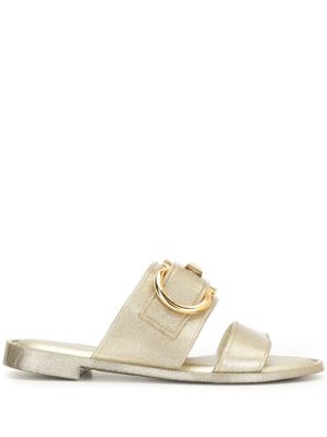 Ferragamo sandales Gancini métallisées - Or