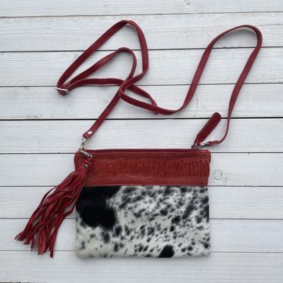 Tas Mickey koeienhuid (Nguni) struisvogel zwart wit rood 25x20cm