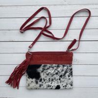 Tas Mickey koeienhuid (Nguni) struisvogel zwart wit rood 25x20cm