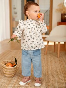 Babyblouse met ruches ecru