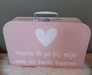 Koffertje &apos;&apos;Hoera ik ga bij mijn oom en tante logeren&apos;&apos;