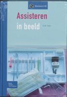Assisteren in beeld (Hardback)