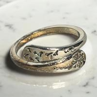 Ring met Paardenbloempatroon - Sieraden - Spiritueelboek.nl Ring met Paardenbloempatroon - Sieraden - Spiritueelboek.nl