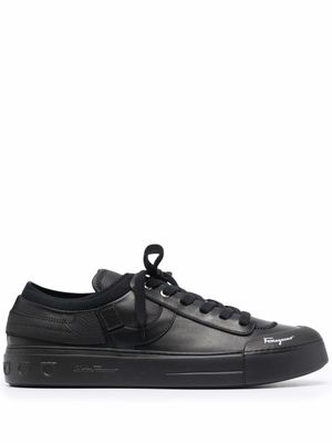 Ferragamo baskets à motif Gancini - Noir