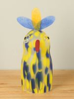Papegaai, decoratie gematteerd glas geel/blauw
