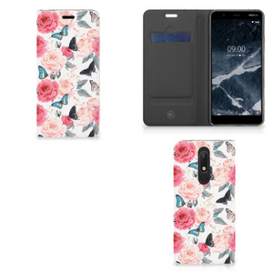 Nokia 5.1 (2018) Smart Cover Butterfly Roses