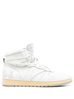 RHUDE baskets montantes à patch logo - Blanc