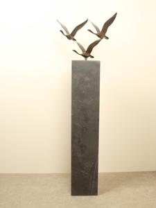 3 bronzen zwanen
