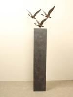 3 bronzen zwanen