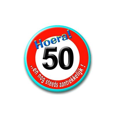 Button 50 jaar - verkeersbord - 5,5 cm - 50e verjaardag - Sarah/Abraham accessoires