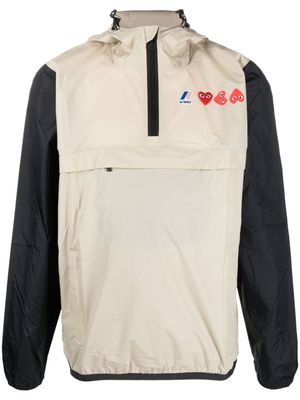 Comme Des Garçons Play veste à capuche - Tons neutres