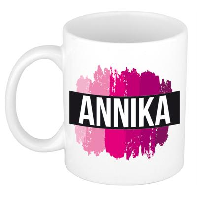 Annika naam cadeau koffie mok - beker - met roze verfstrepen - Cadeau collega - moederdag