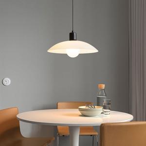 Minimalistische Hanglamp Van Wit Gelaagd Glas