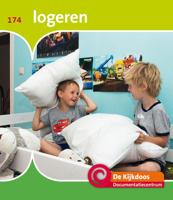 Uit logeren (Hardback)