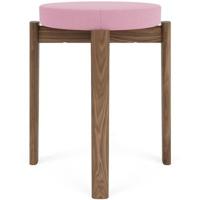 Audo Copenhagen Passage kruk H48 walnoot Vidar Pink 0526