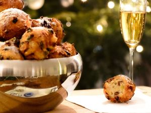 Zak met 10 ambachtelijke oliebollen van Brouwerij HOOP