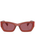 Miu Miu Eyewear lunettes de soleil rectangulaires à plaque logo - Rouge - thumbnail