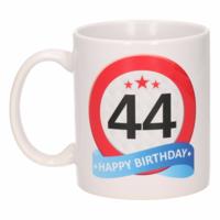 44 jaar Verjaardag koffiemok - cadeau beker - stopbord print - 300 ml - keramiek - wit