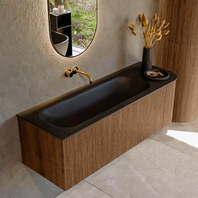 Mondiaz KURVE 135 cm Onderkast Greeploos 1 Lade Met Deuren Walnut, Wastafel Solid Surface Links Urban 0 Kraangaten Zonder Spiegel (KRVBGM135R1L1D0KL-Wal/Urb)