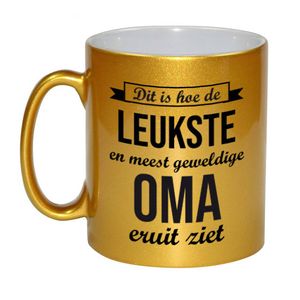 Leukste en meest geweldige oma cadeau mok / beker goudglanzend 330 ml - feest mokken