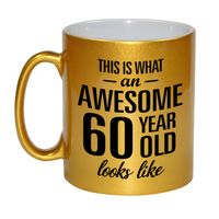 Gouden Awesome 60 year cadeau mok / verjaardag beker 330 ml - feest mokken