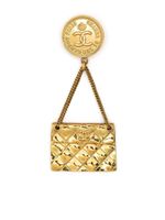 CHANEL Pre-Owned broche matelassée à breloque sac (1994) - Or