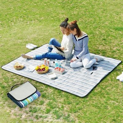 600D waterdichte Oxford opvouwbare doek Outdoor strand Camping Mat Picknickkleed. grootte: 150 * 150cm willekeurige kleur levering