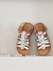 Leren sandalen met meerdere riempjes voor meisjes lila