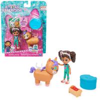 Gabby's Dollhouse Gabby’s Poppenhuis - Speelgoedfigurenpakket met Gabby en Kiho de kittenhoorn - met accessoires en poppenhispakketje
