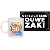 Verjaardag cadeau koffie mok - drinkbeker - 50 jaar print - 300 ml - met A5-size wenskaart ouwe zak